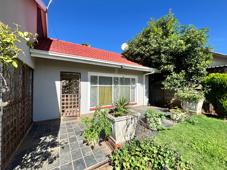 3 Bedroom Property for Sale in Flimieda North West